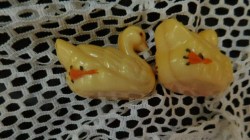 2 yellow ducks view